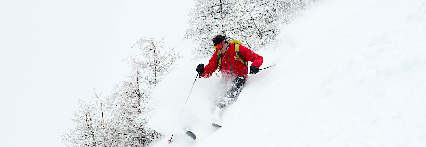 Skieur en poudreuse