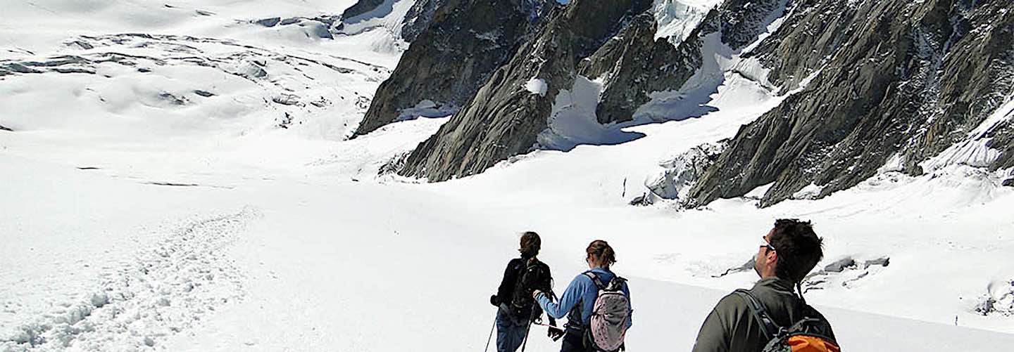 Explorer la montagne l'été