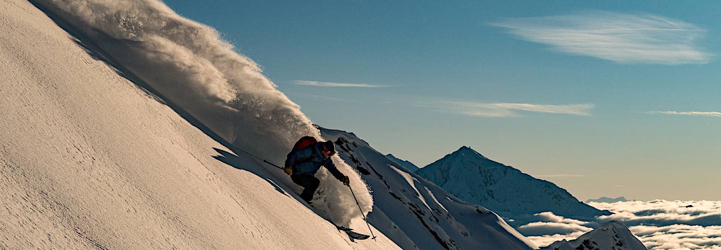 Skieur en poudreuse