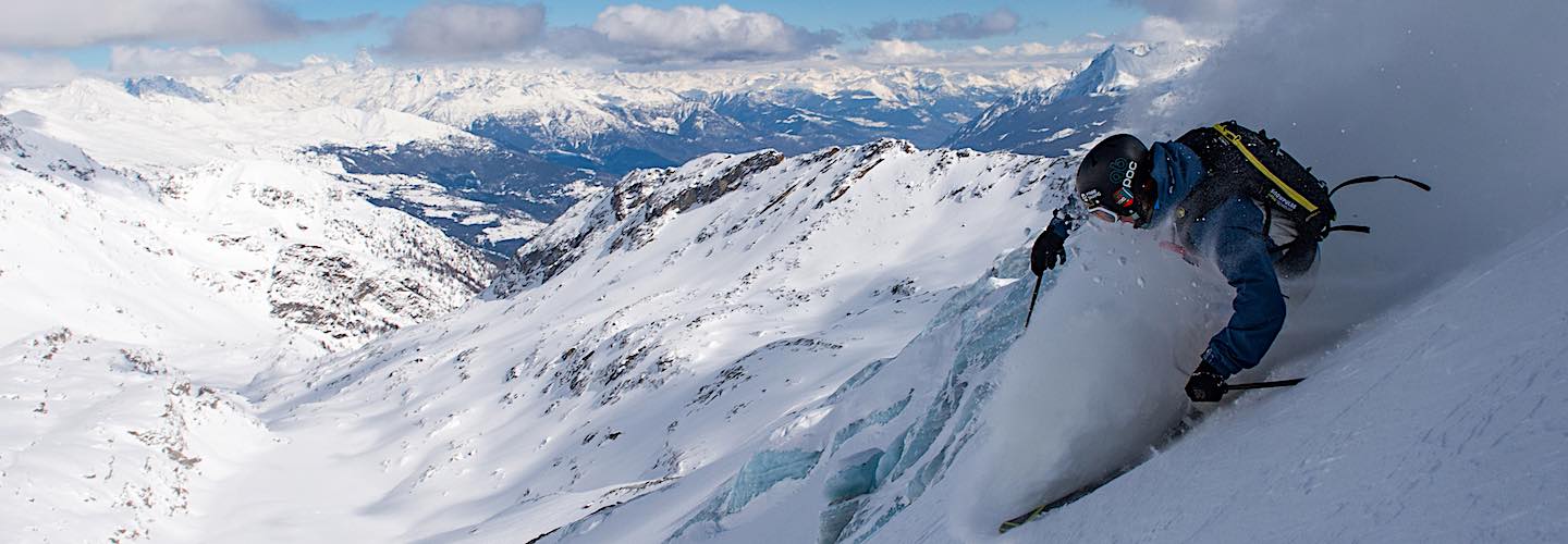 Skier dans la poudreuse fresh 